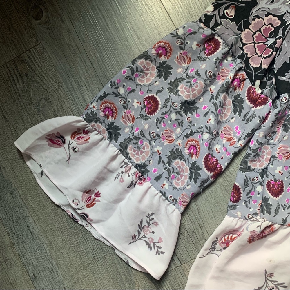 ❌SOLD❌Loft Floral Lavender & Black Tiered Blouse Size XS - Picture 11 of 15